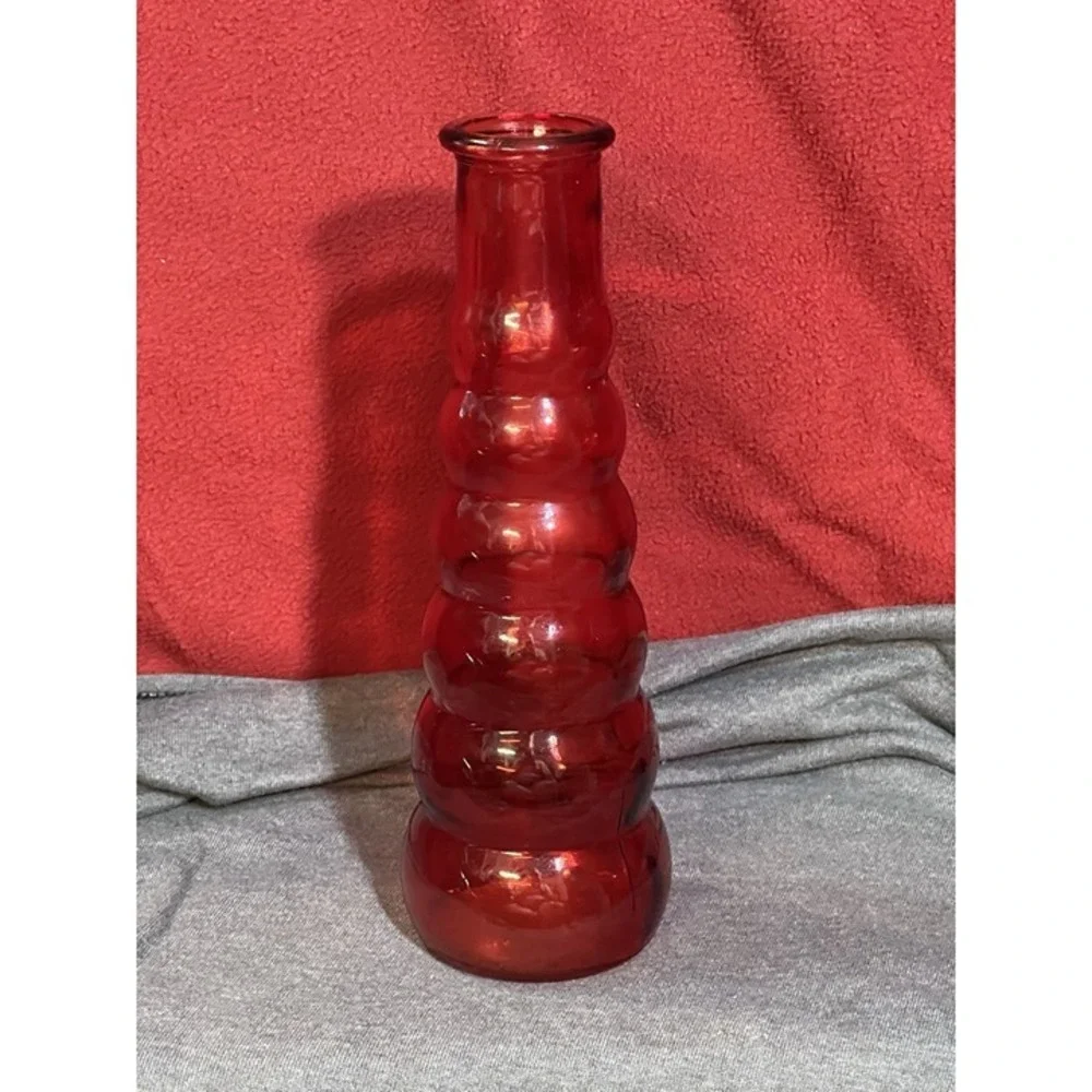 8.5 IN RED BUBBLE‎ VASE (2018)
